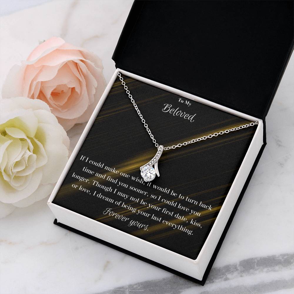 Alluring Beauty Necklace: Radiate Elegance and Charm