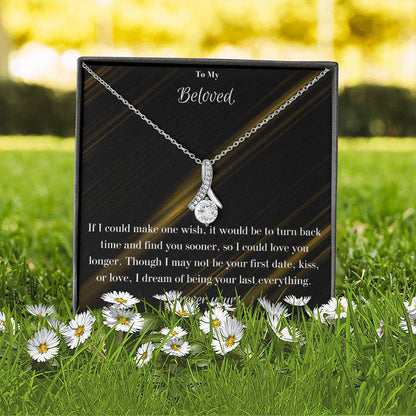 Alluring Beauty Necklace: Radiate Elegance and Charm